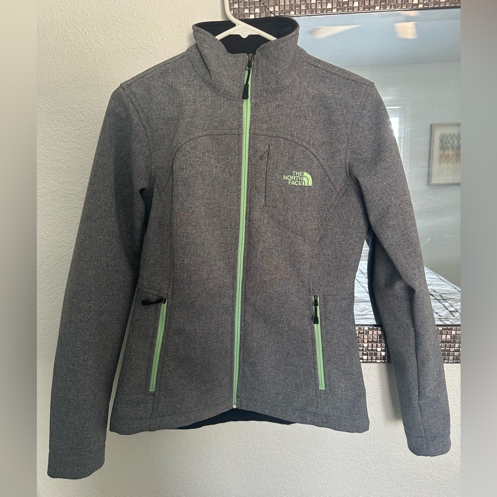 THE NORTH FACE Women's Apex Bionic Soft Shell Jacket Gray & Green